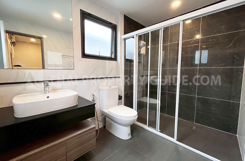 House with Shared Pool in Bangnatrad 