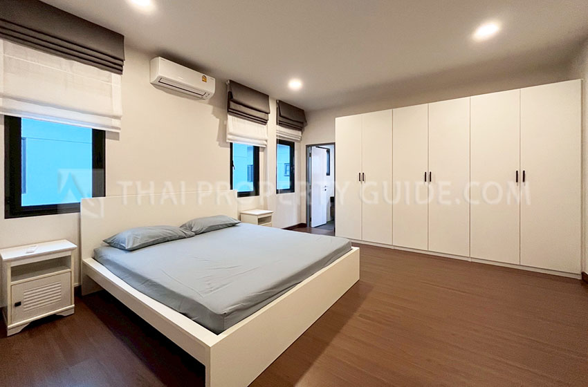 House with Shared Pool in Bangnatrad 