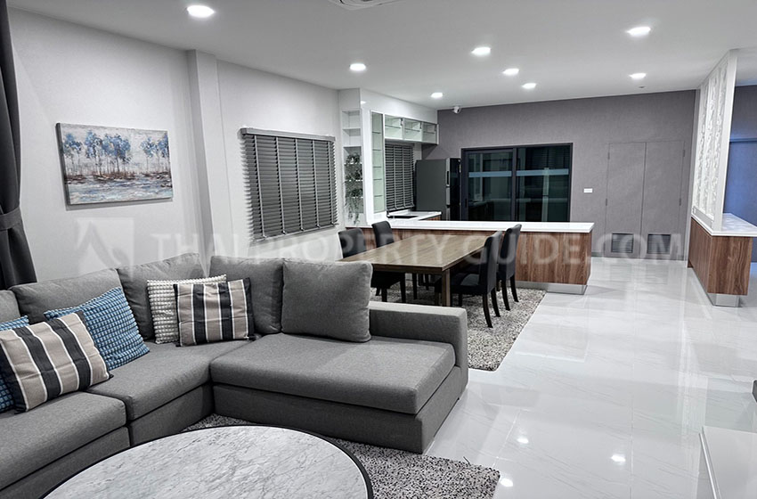 House with Shared Pool in Bangnatrad 