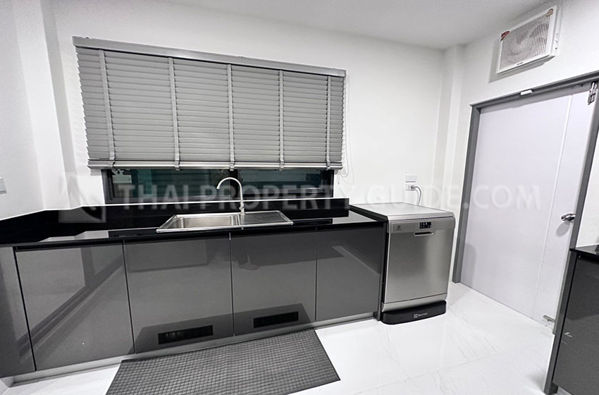 House with Shared Pool in Bangnatrad 