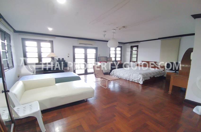 House with Shared Pool in Bangnatrad 