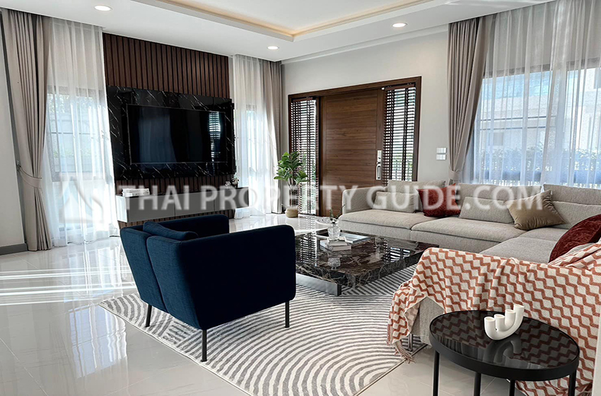 House with Shared Pool in Bangnatrad 