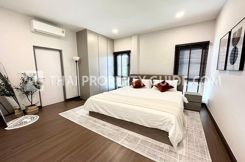 House with Shared Pool in Bangnatrad 