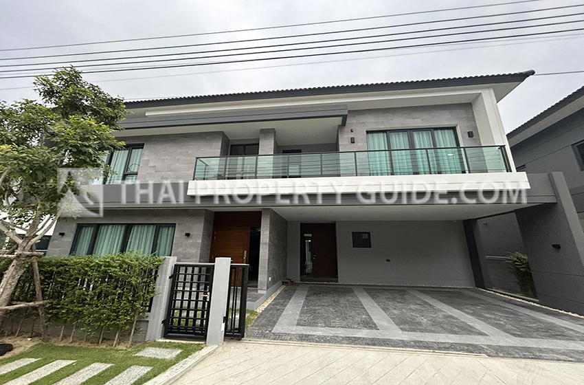 House with Shared Pool in Bangnatrad 