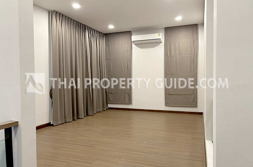 House with Shared Pool in Bangnatrad 