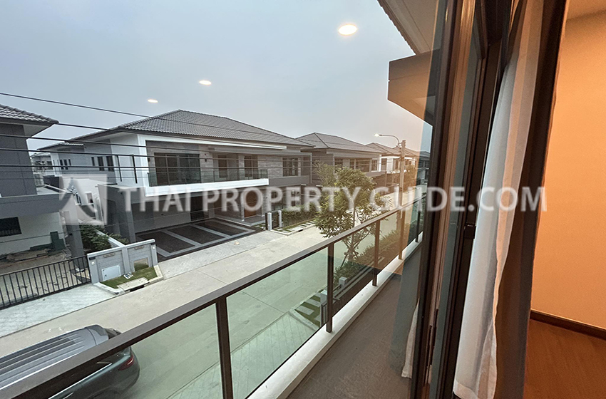 House with Shared Pool in Bangnatrad 