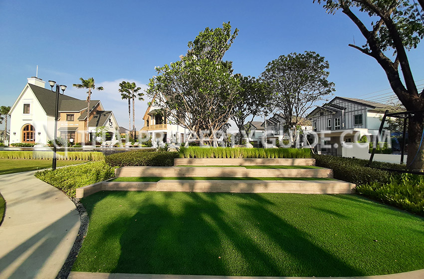 House with Shared Pool in Bangnatrad 