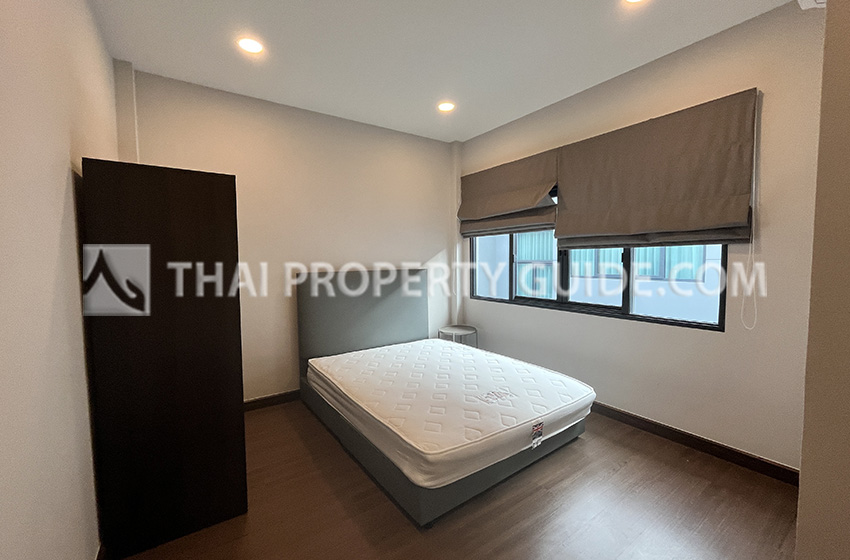 House with Shared Pool in Bangnatrad 