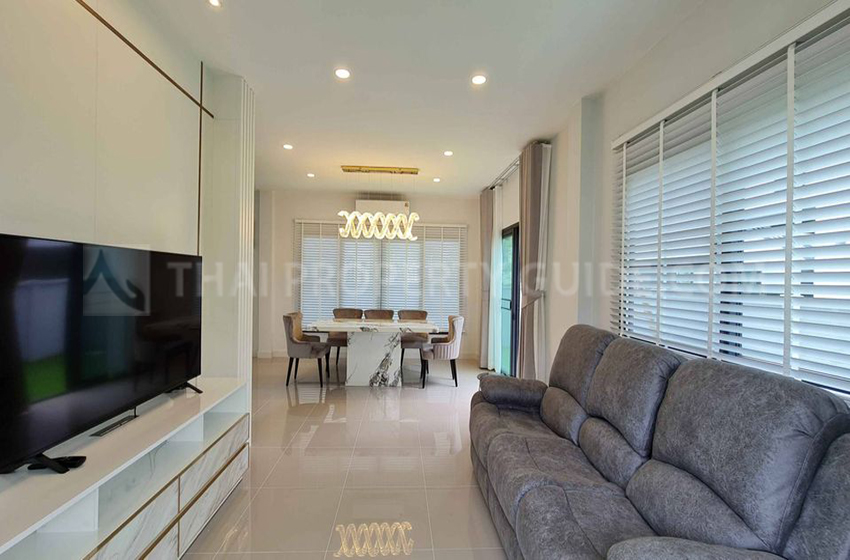 House with Shared Pool in Bangnatrad 