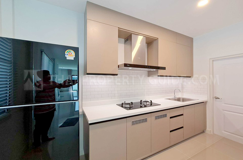 House with Shared Pool in Bangnatrad 