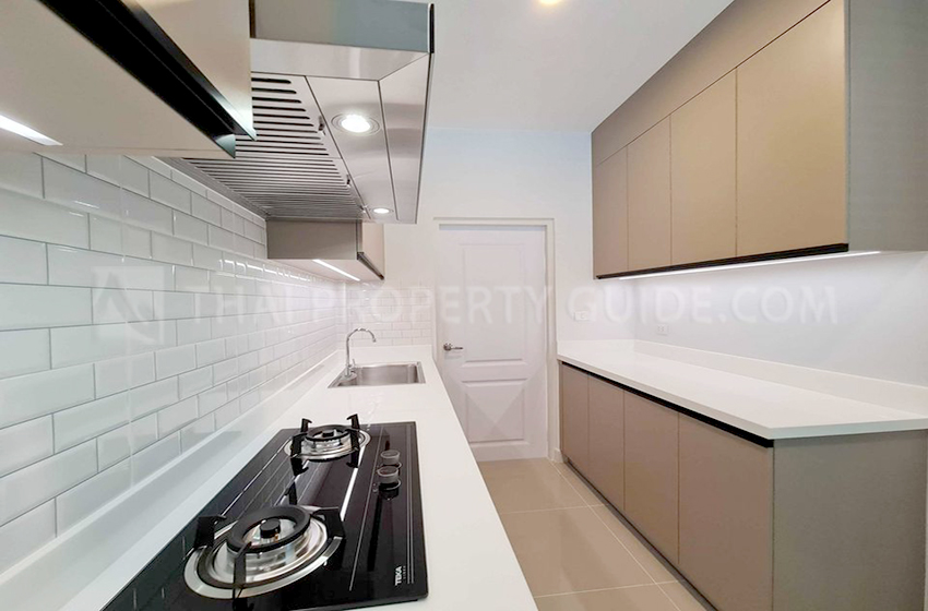 House with Shared Pool in Bangnatrad 