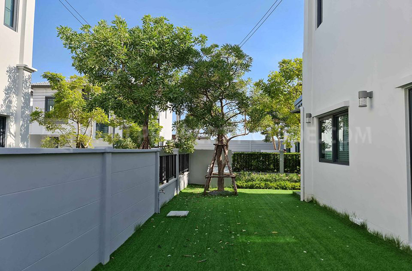 House with Shared Pool in Bangnatrad 