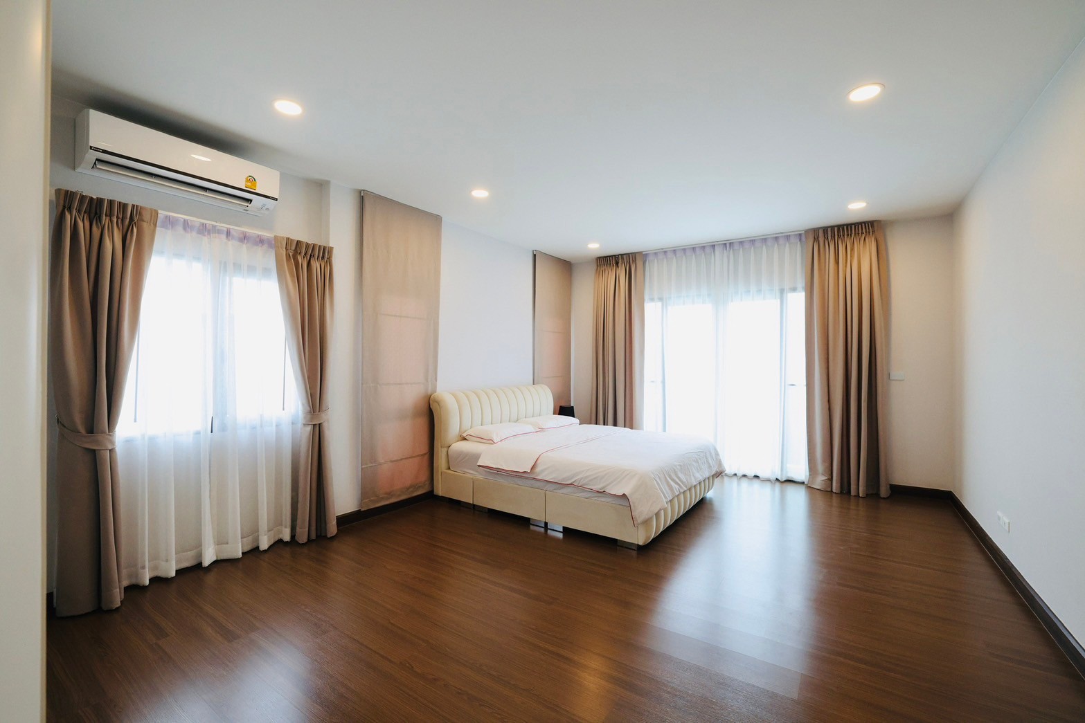 House with Shared Pool in Bangnatrad 