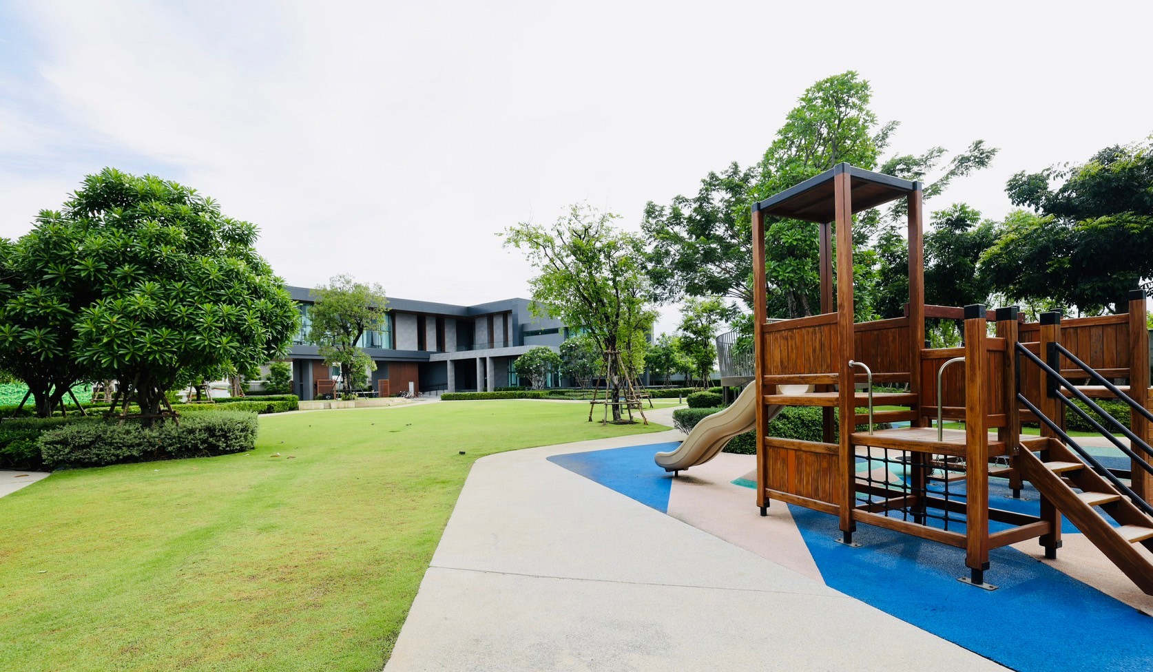 House with Shared Pool in Bangnatrad 