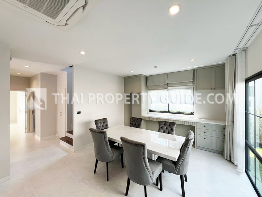 House with Shared Pool in Bangnatrad 