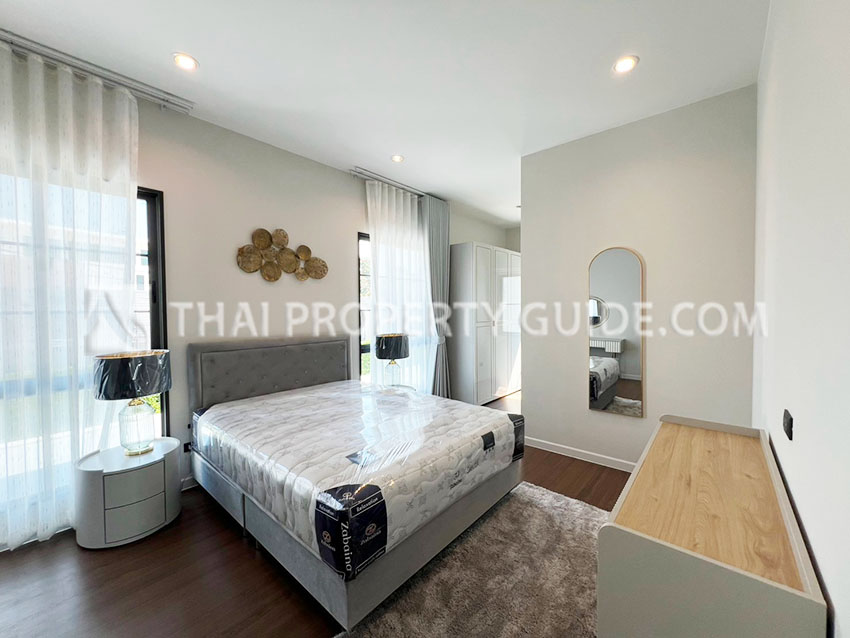 House with Shared Pool in Bangnatrad 
