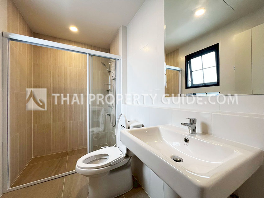 House with Shared Pool in Bangnatrad 