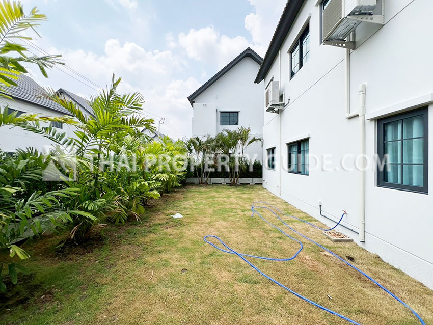 House with Shared Pool in Bangnatrad 