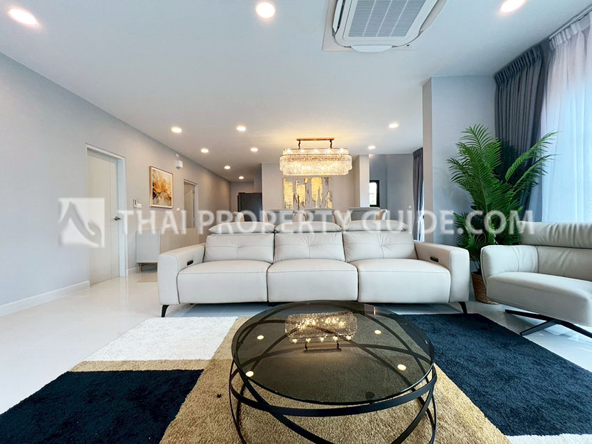 House with Shared Pool in Bangnatrad 