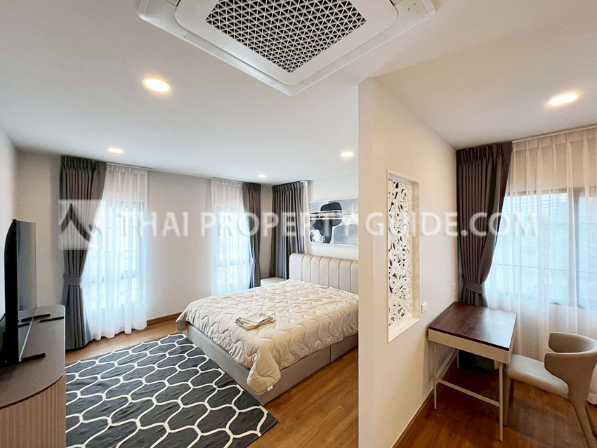 House with Shared Pool in Bangnatrad 