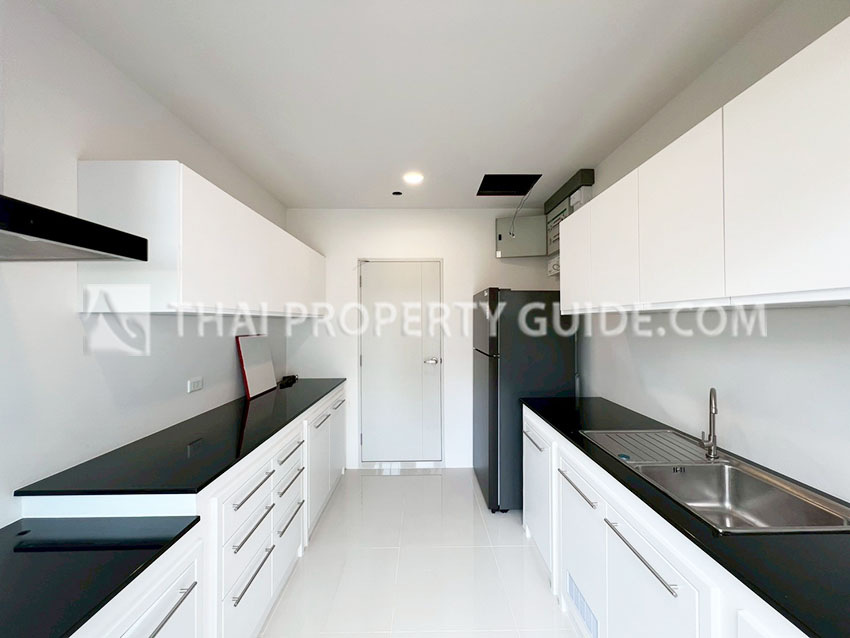 House with Shared Pool in Bangnatrad 