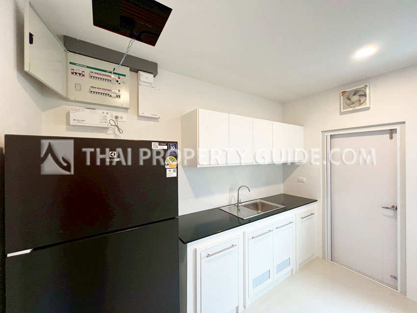House with Shared Pool in Bangnatrad 