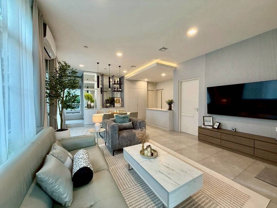 House with Shared Pool in Bangnatrad 