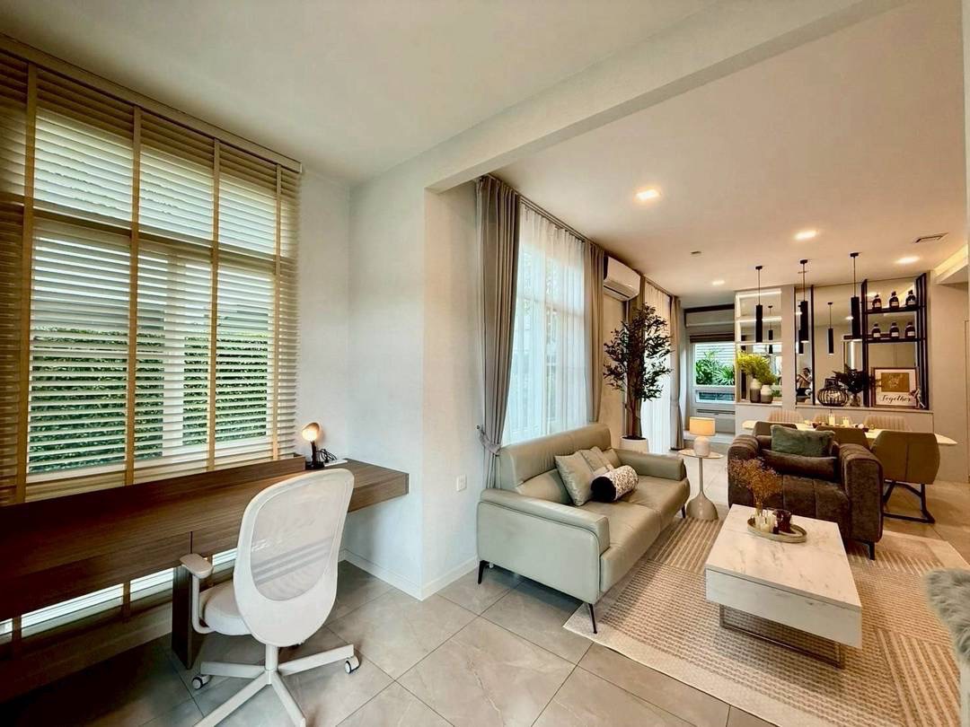 House with Shared Pool in Bangnatrad 