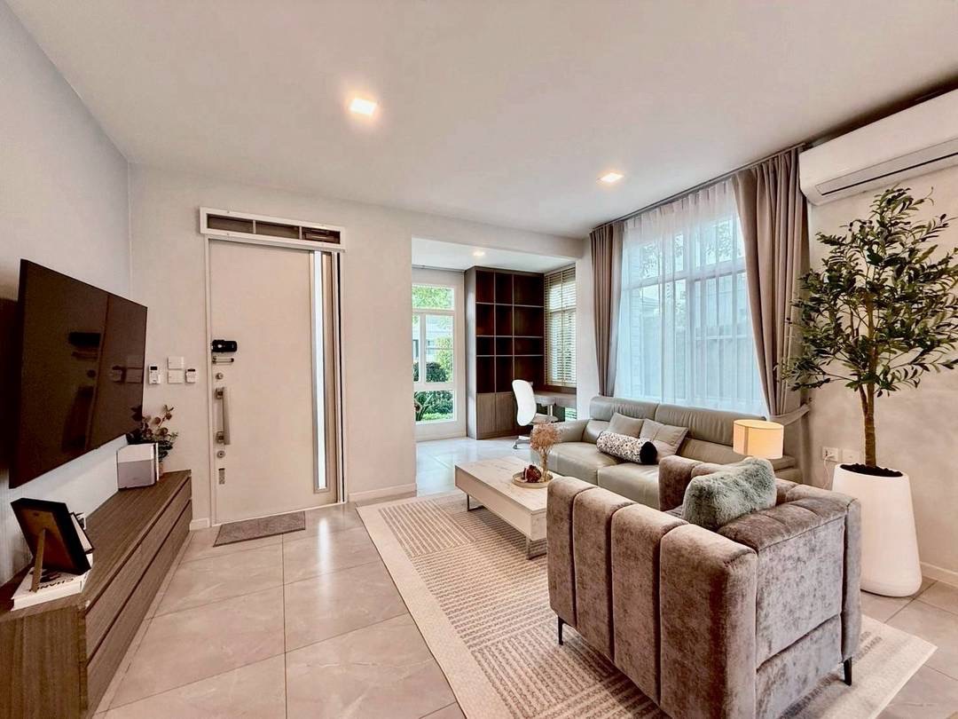House with Shared Pool in Bangnatrad 