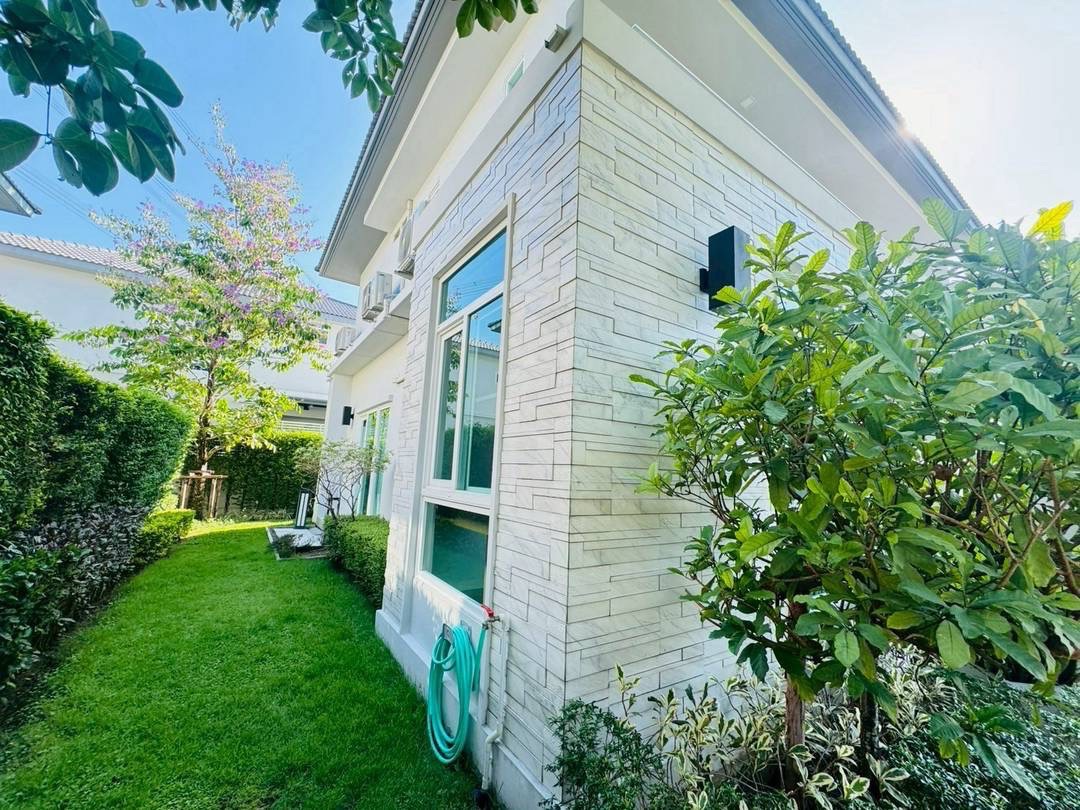 House with Shared Pool in Bangnatrad 