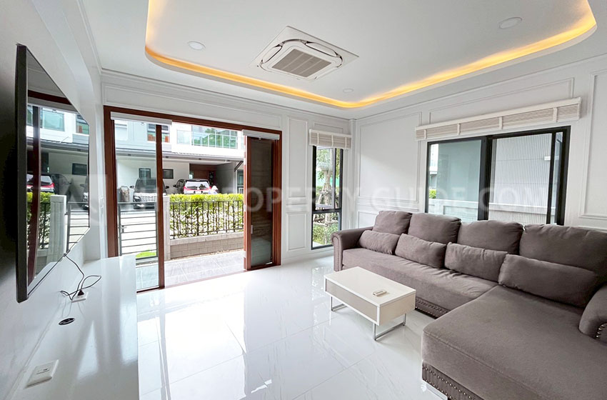 House with Shared Pool in Bangnatrad 
