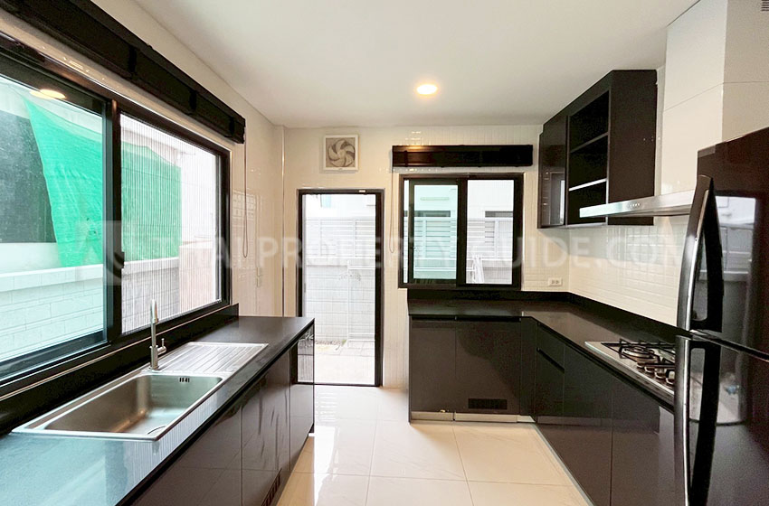 House with Shared Pool in Bangnatrad 