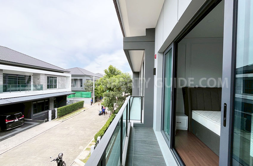 House with Shared Pool in Bangnatrad 