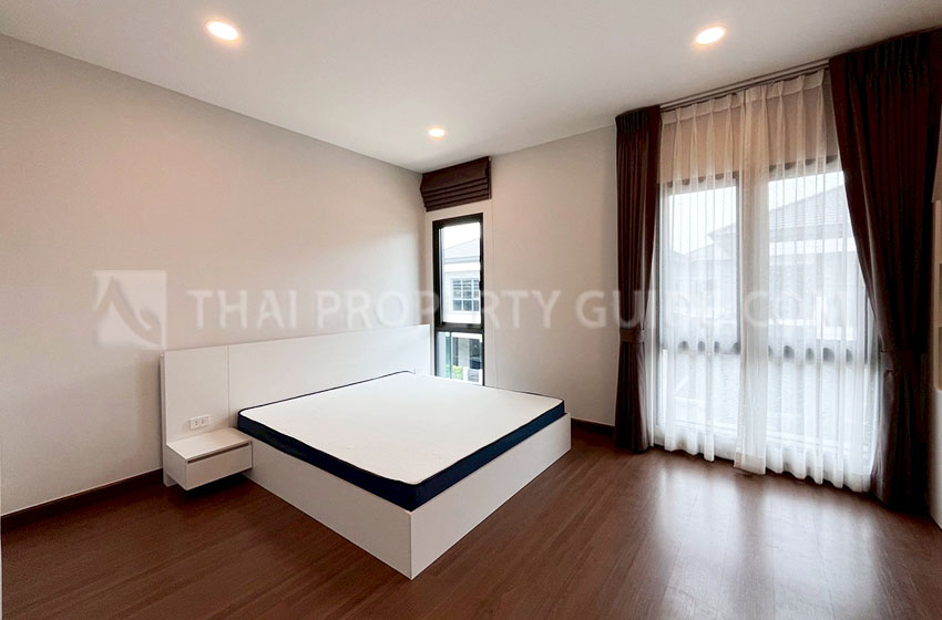 House with Shared Pool in Bangnatrad 
