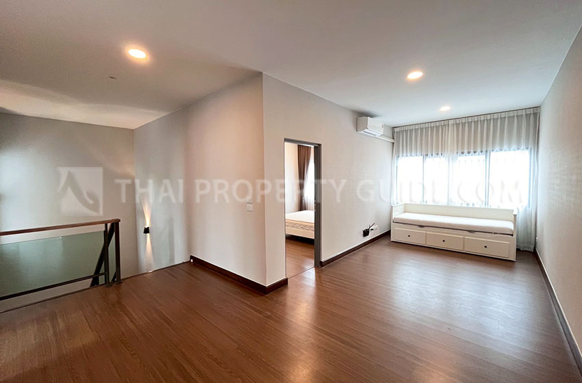 House with Shared Pool in Bangnatrad 