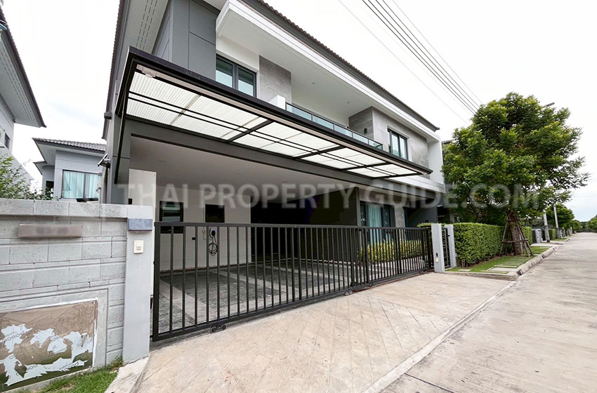 House with Shared Pool in Bangnatrad 