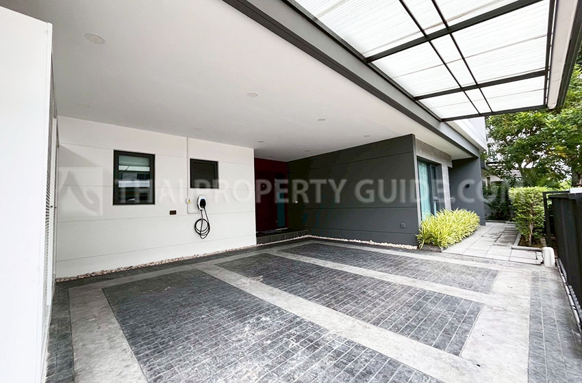 House with Shared Pool in Bangnatrad 