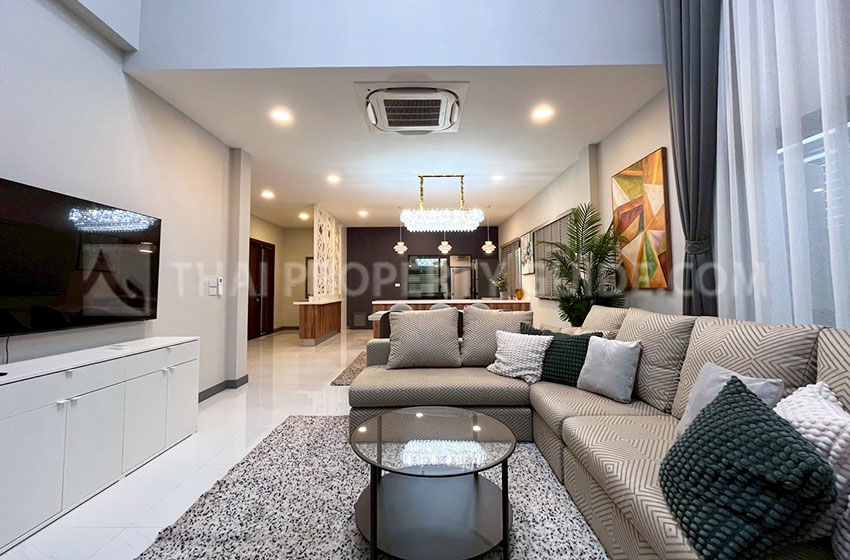 House with Shared Pool in Bangnatrad 