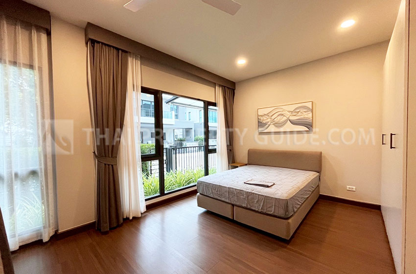 House with Shared Pool in Bangnatrad 