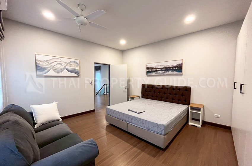 House with Shared Pool in Bangnatrad 