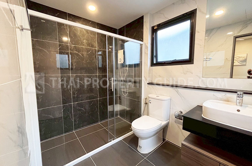 House with Shared Pool in Bangnatrad 