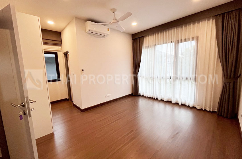 House with Shared Pool in Bangnatrad 