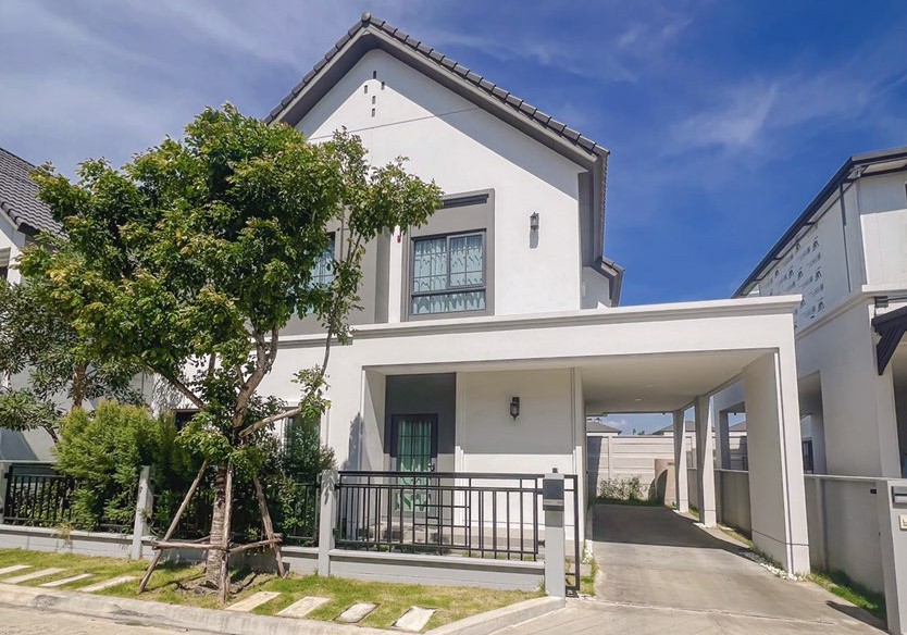 House with Shared Pool for rent in Bangnatrad