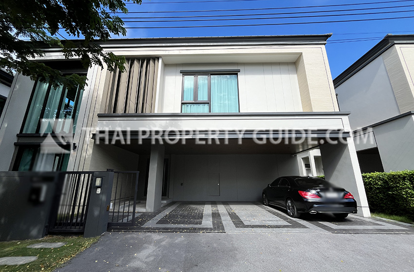 House with Shared Pool in Bangnatrad