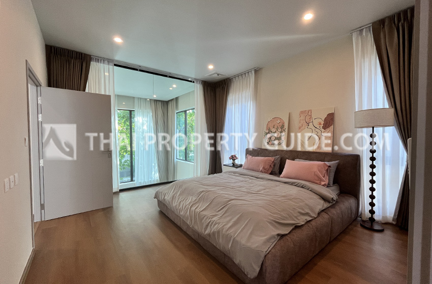 House with Shared Pool in Bangnatrad 