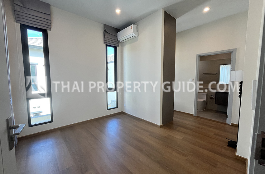 House with Shared Pool in Bangnatrad 