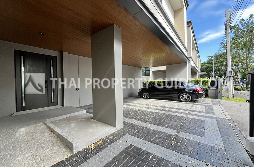 House with Shared Pool in Bangnatrad 