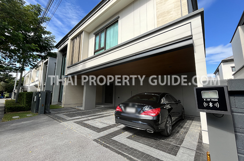 House with Shared Pool in Bangnatrad 