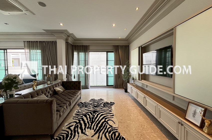 House with Shared Pool in Bangnatrad 