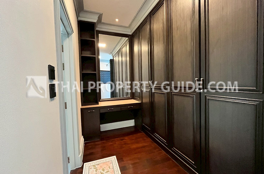 House with Shared Pool in Bangnatrad 